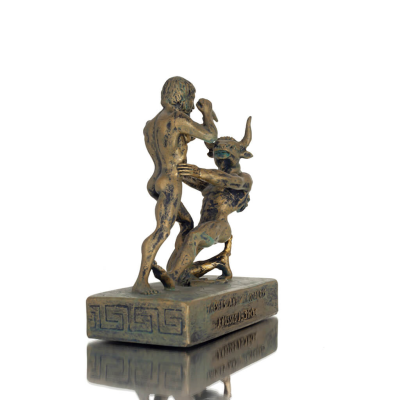 Θησέας & Μινώταυρος: Η τελευταία μάχη του ενός, μινωικός πολιτισμός 11,5εκ Ολόσωμο αγαλματίδιο από αλάβαστρο, αρχαία Ελλάδα Πολυ