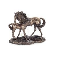 Häst eller Equine, fria hästar i naturen, 15 cm. Helkroppstatyett med brons elektroplätering Veronese Veronese 5 - grifon.se 