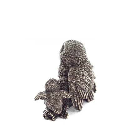 Uggla eller Glauca: den heliga fågeln, symbol för visdom, försiktighet, med kycklingar 6 cm Helkropp med Veronese bronselektroly