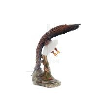 Färgad örn som verkar flyga över en trädstam, 39 cm helkroppsstaty i alabaster, Dekorativ Veronese 4 - grifon.se 