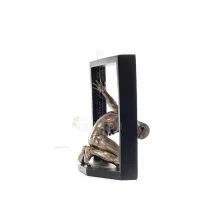 Knäböjande man i ram 20,5 cm Helfigur statyett med brons elektrolys av Veronese, Modernt Dekorativt Veronese 5 - grifon.se 