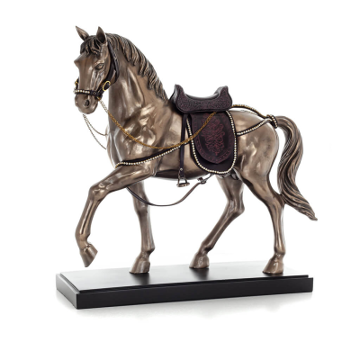 Häst eller Equine, en gående häst med sadel, 48,5 cm. Helkroppsstatyett med brons elektroplätering Veronese Veronese 5 - grifon.