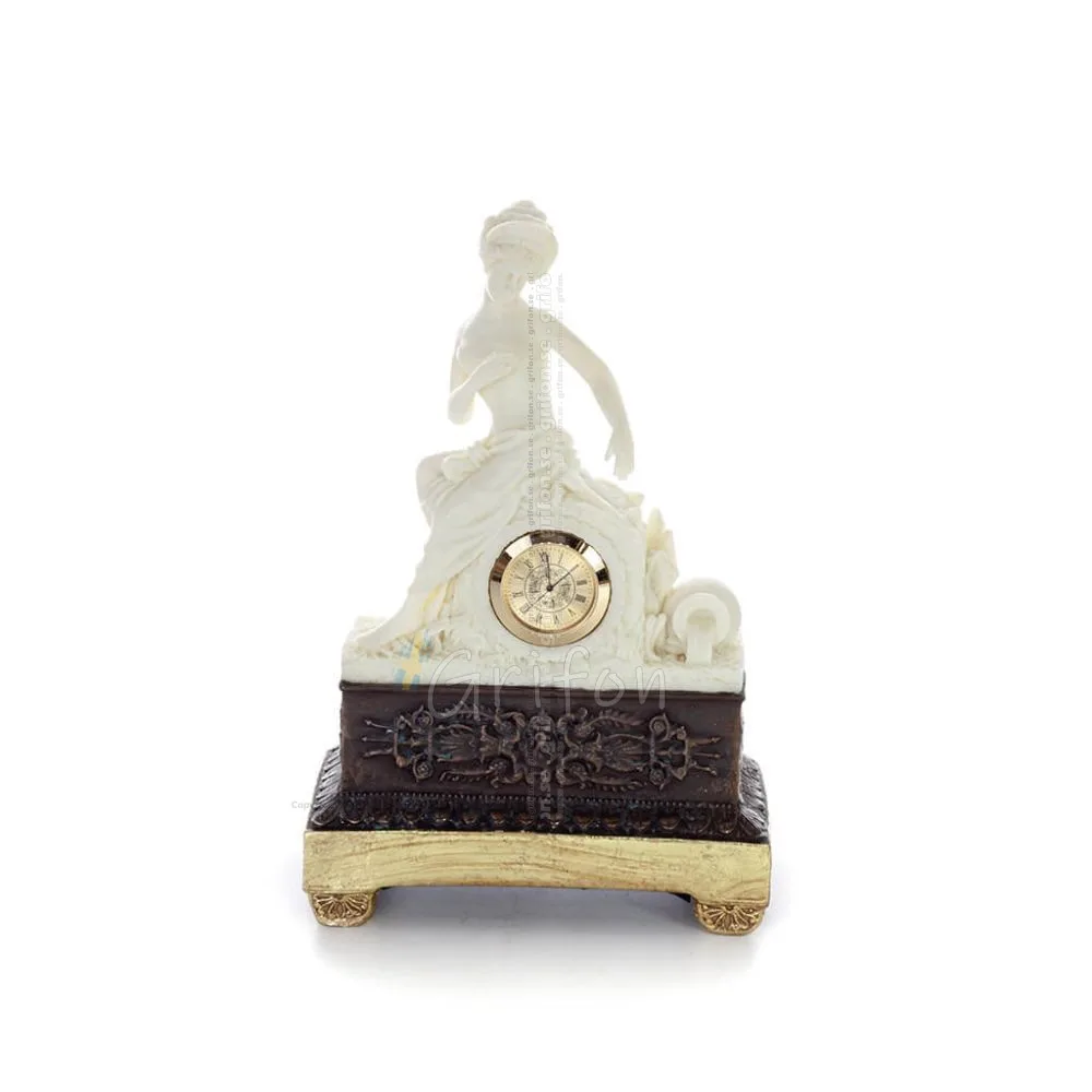 Aphrodite: The Goddess of Love and Beauty in Clockwork 22,5 cm Staty, Polyester Alabaster Marble Type, Antika Grekland Alabaster