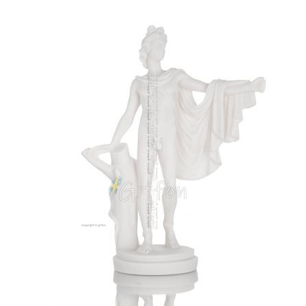 Apollon eller Apollonas, guden for musik, ljus och beskyddare av konst med en chiton, 24 cm helkroppstaty i alabaster, antika Al