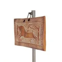 Plattor hängande på väggen Taurokathapsia 11,5x13,5, dekorativ med handgjord finish, väggmonterad Dekorativ keramik 2 - grifon.s